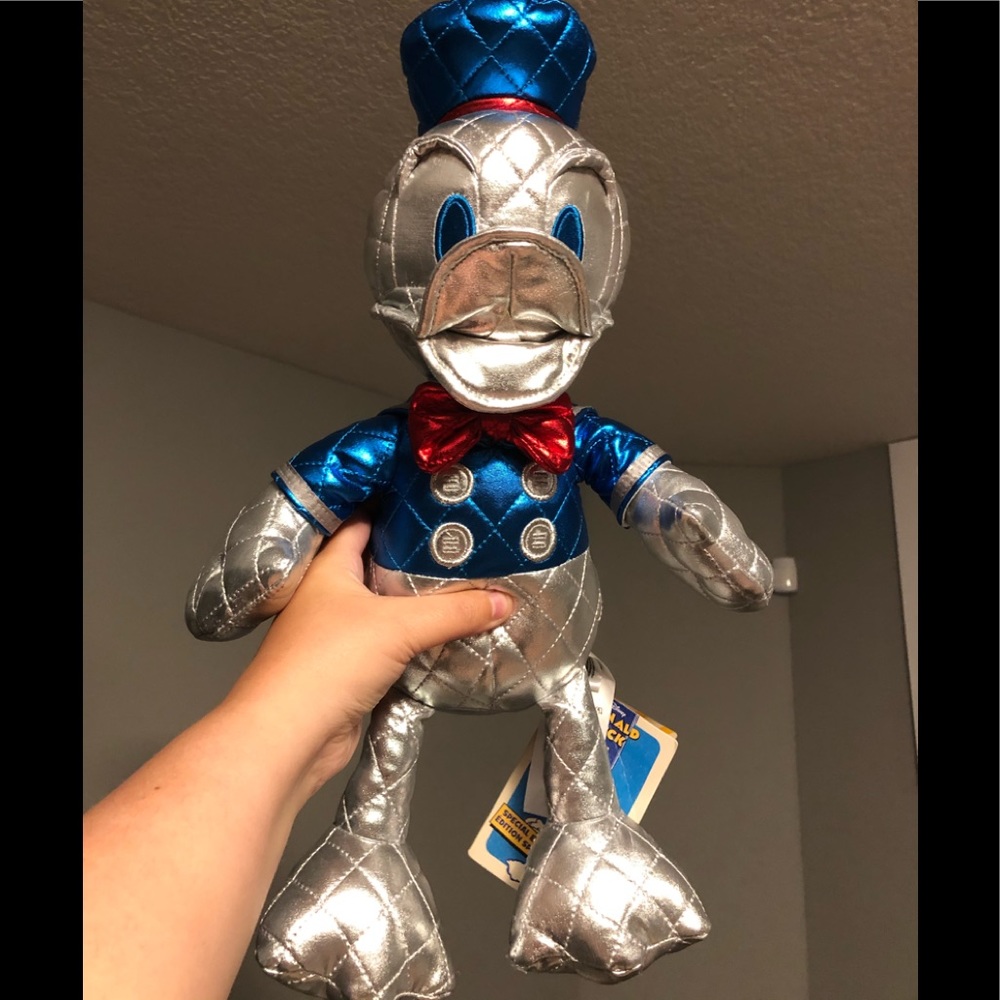 DONALD DUCK 85TH ANNIVERSARY PLUSH - Picture 3 of 4